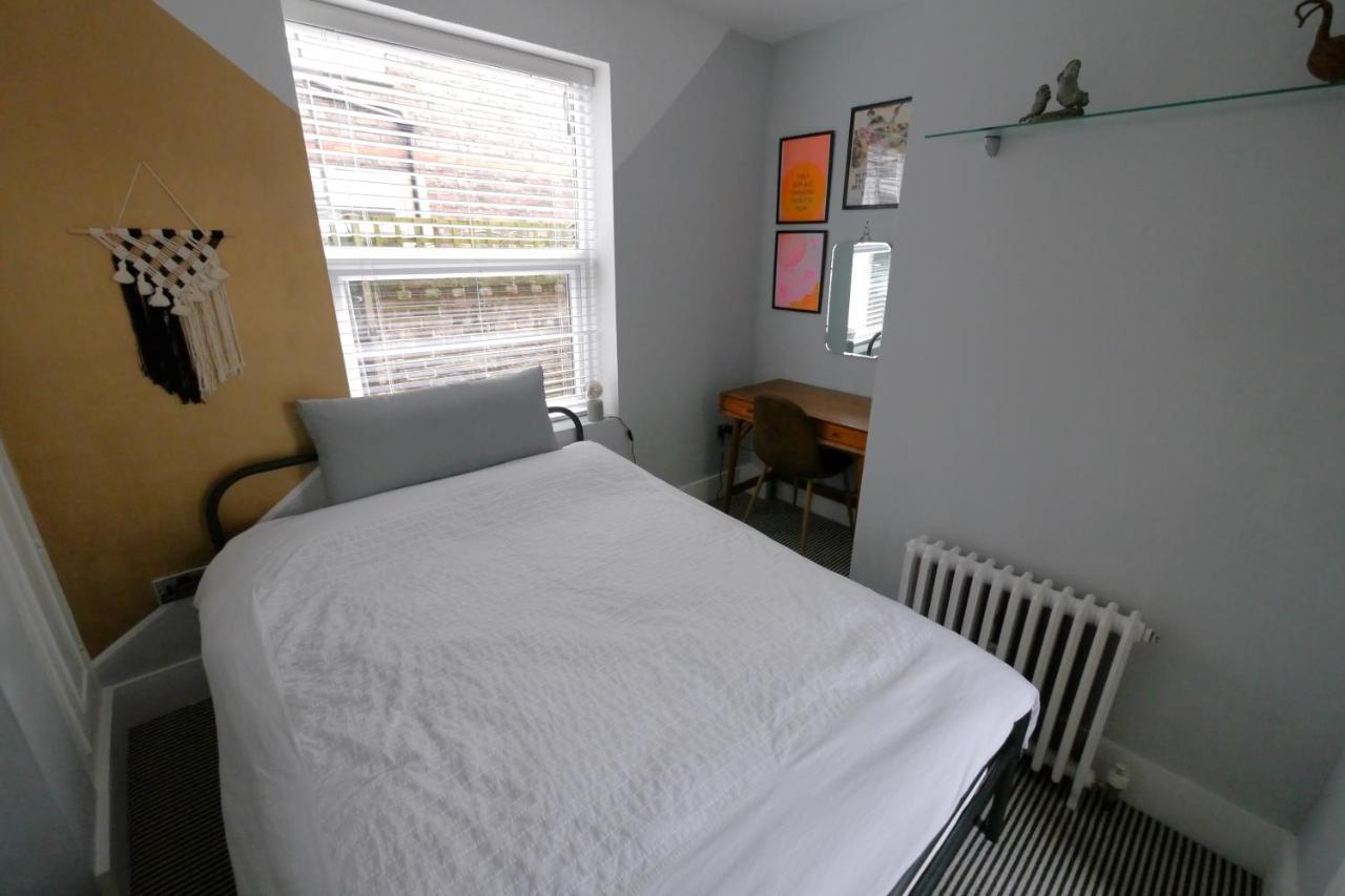Quirky Spacious Ground Floor Victorian Garden Flat *