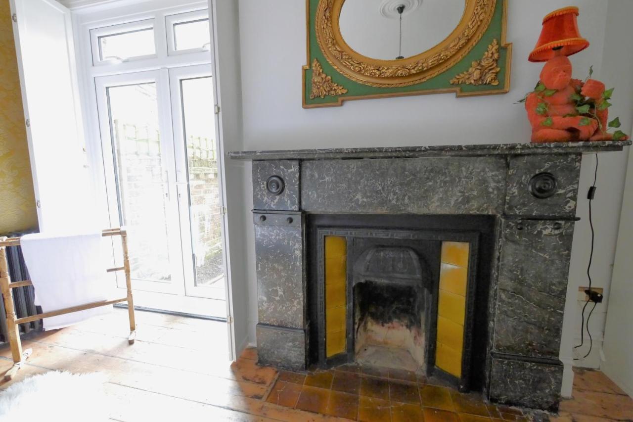 Quirky Spacious Ground Floor Victorian Garden Flat