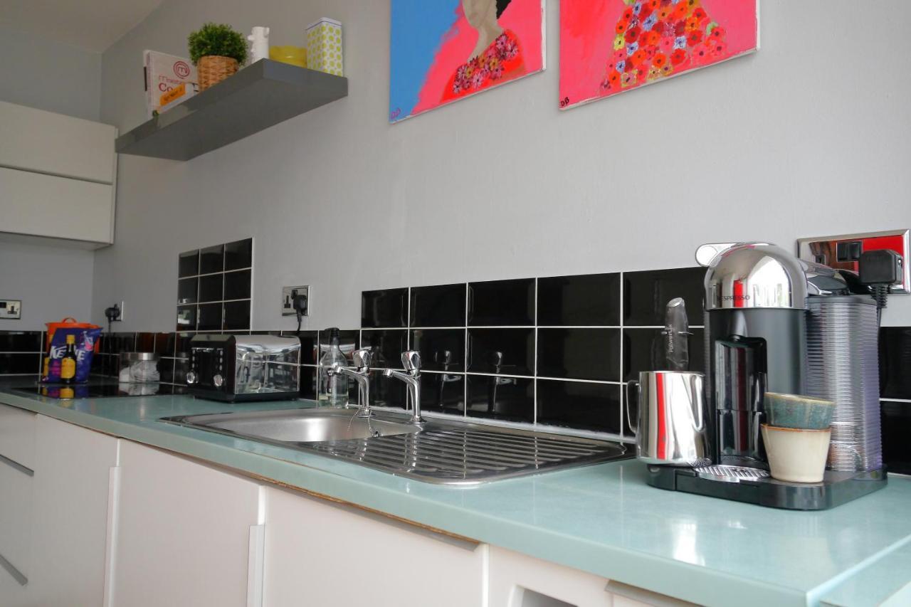 Apartment Quirky Spacious Ground Floor Victorian Garden Flat