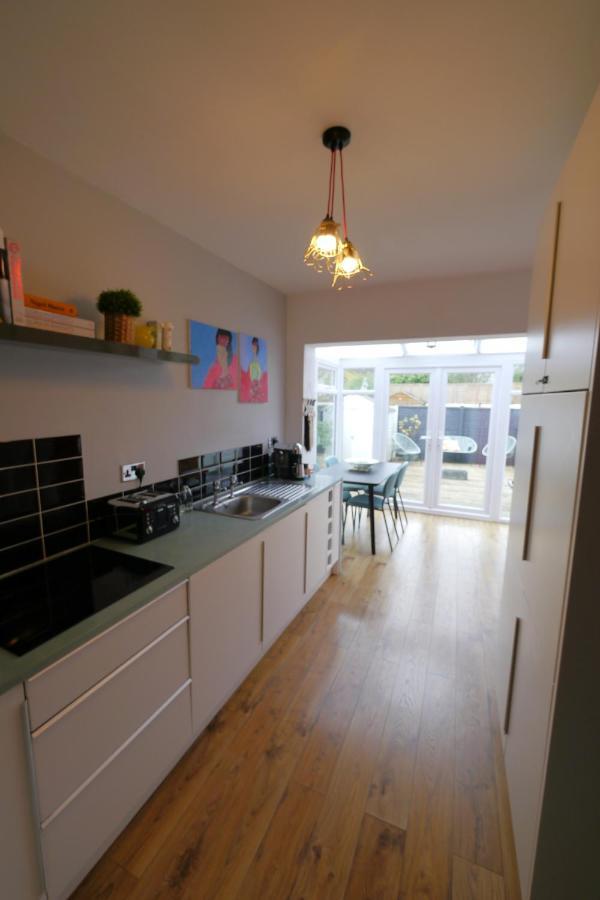 Quirky Spacious Ground Floor Victorian Garden Flat Apartment *