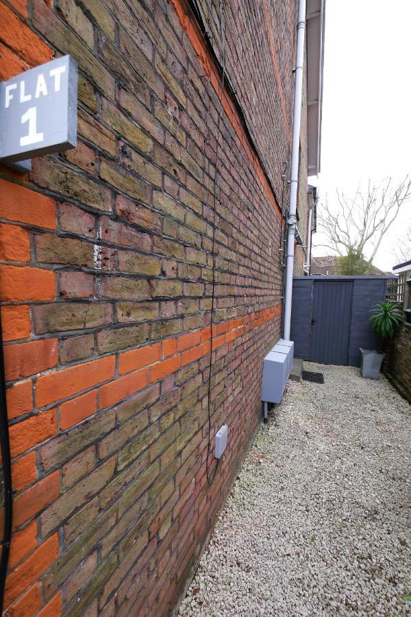Quirky Spacious Ground Floor Victorian Garden Flat Apartment