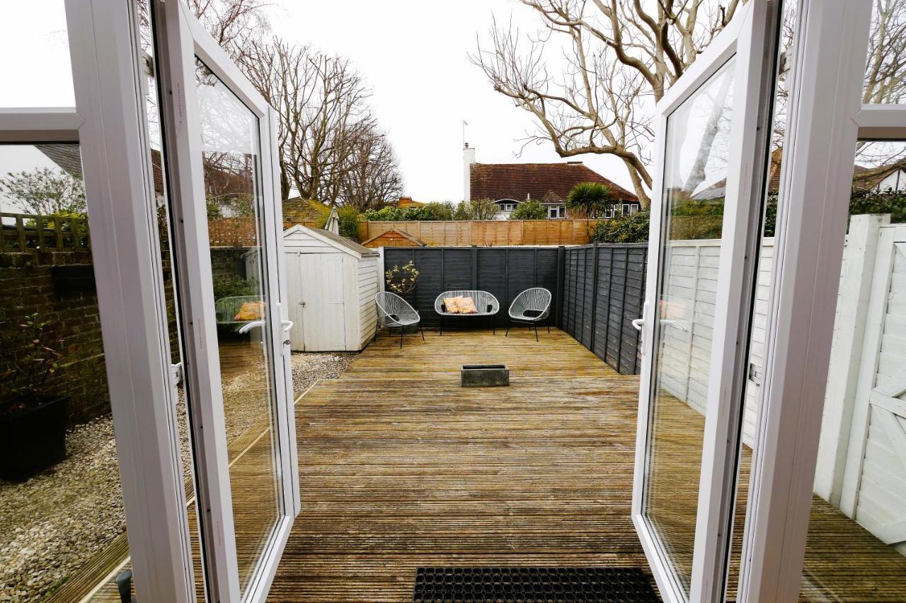 Quirky Spacious Ground Floor Victorian Garden Flat *