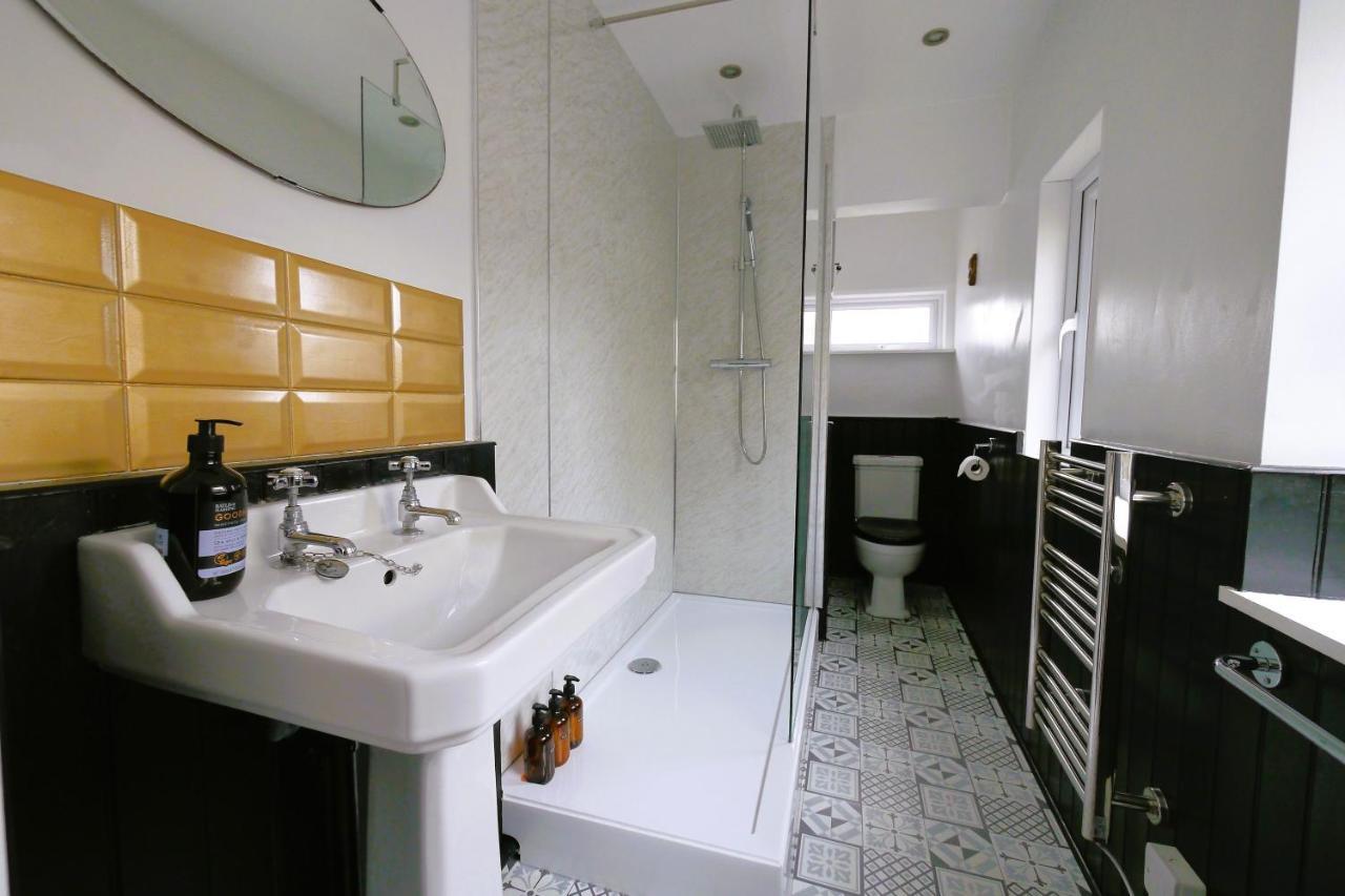 Quirky Spacious Ground Floor Victorian Garden Flat Apartment *