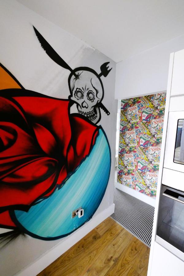 Quirky Spacious Ground Floor Victorian Garden Flat Apartment