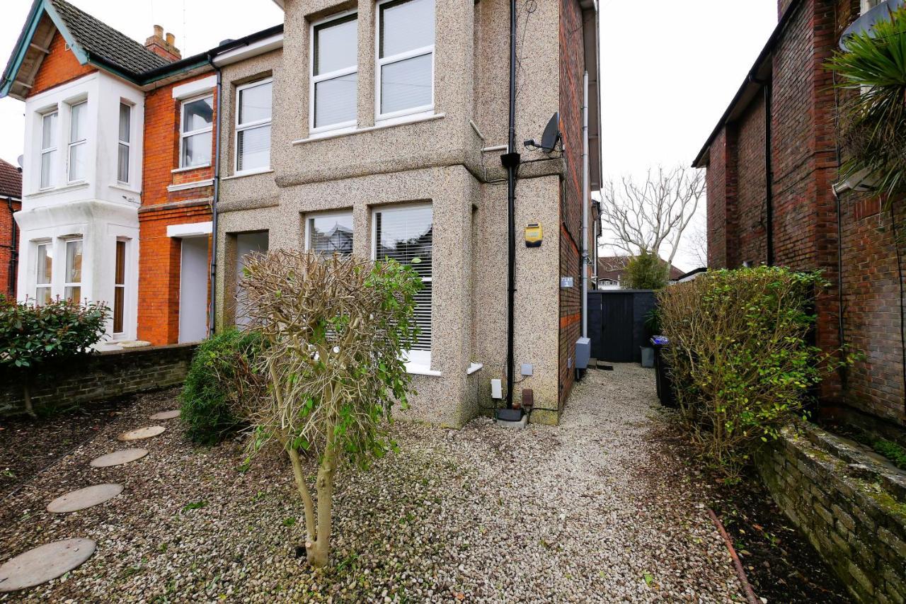 Quirky Spacious Ground Floor Victorian Garden Flat